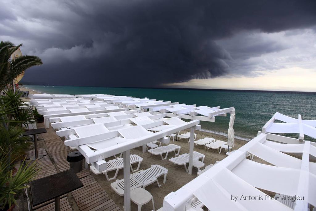 Nefeli Seaside Apartments โปไลโครโน ภายนอก รูปภาพ